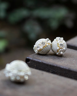 Round beads embellished with swarovski and dori-White