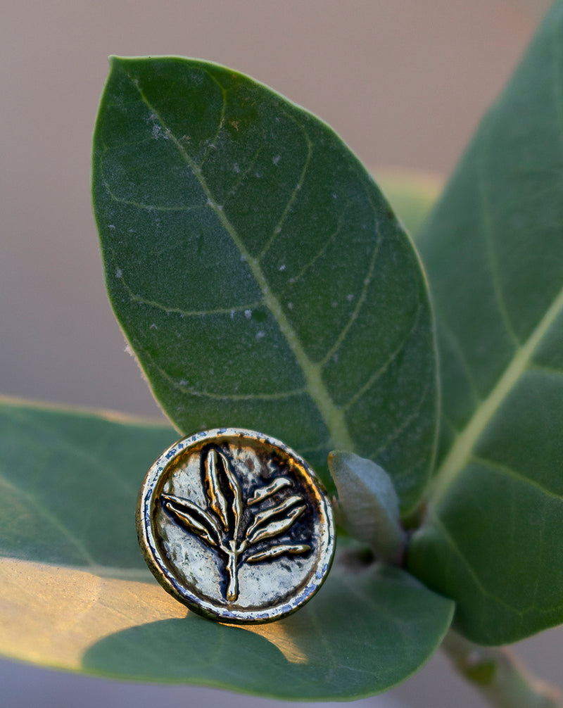 Designer leaf engraved Unisex metal buttons-Golden